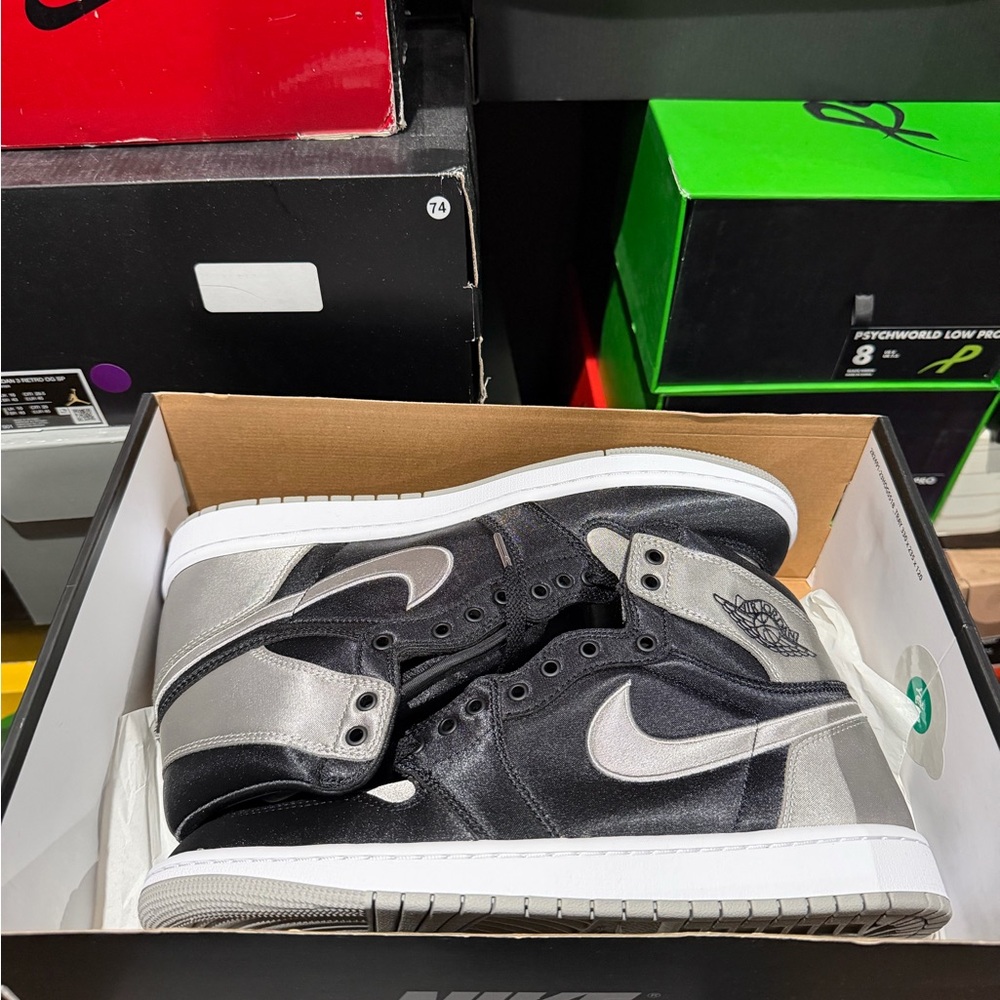 Men's Black and Gray Jordan 1 Size 10M/11.5W - Picture 2 of 3